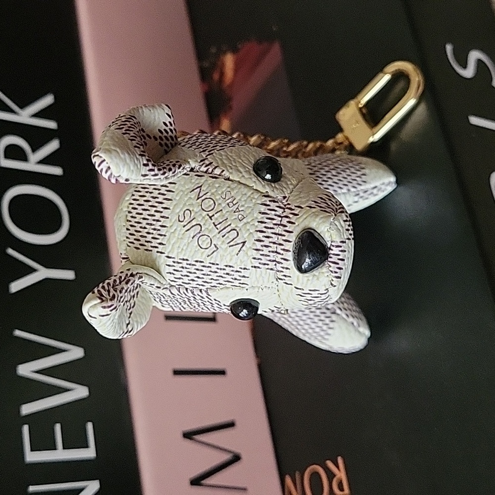 🆕️Luxury 🐕 White Doggie Damier azur Style Leather Novelty Keychain / Bag Charm - Picture 2 of 16